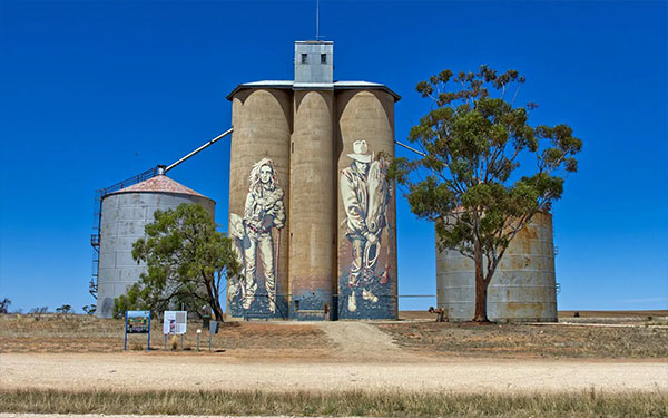 Heritage and history near Stawell and The Grampians